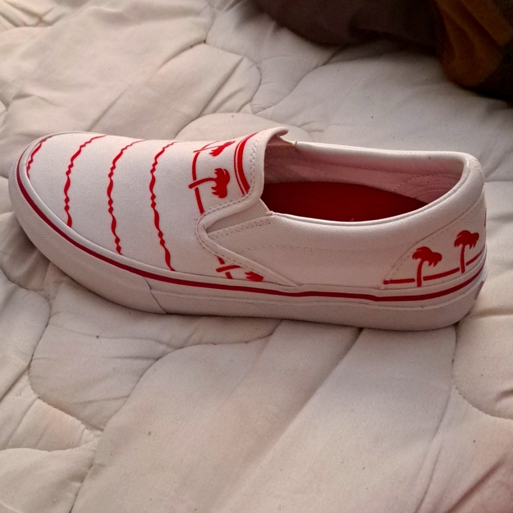 In and Out Cup Van's